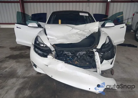 2021 Tesla Model 3 Long Range Dual Motor All-Wheel Drive z USA, uszkodzony, nr VIN 5YJ3E1EB7MF044518